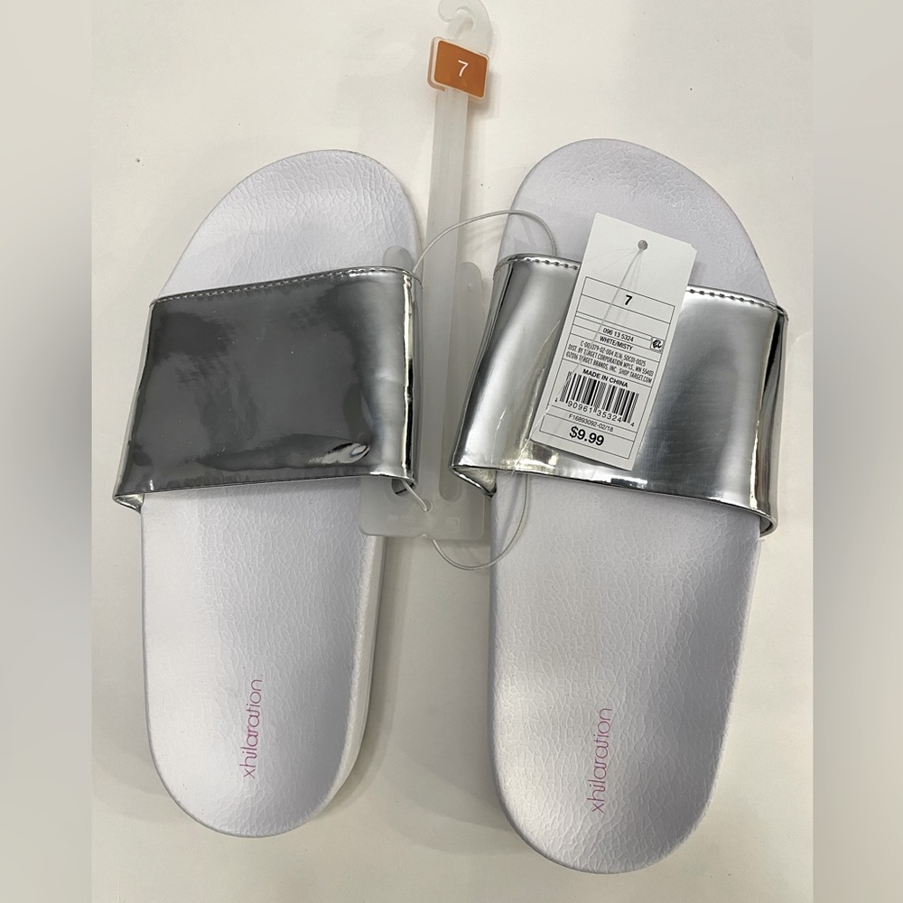 3/$20 🔹 Women’ slip on sandles size 7